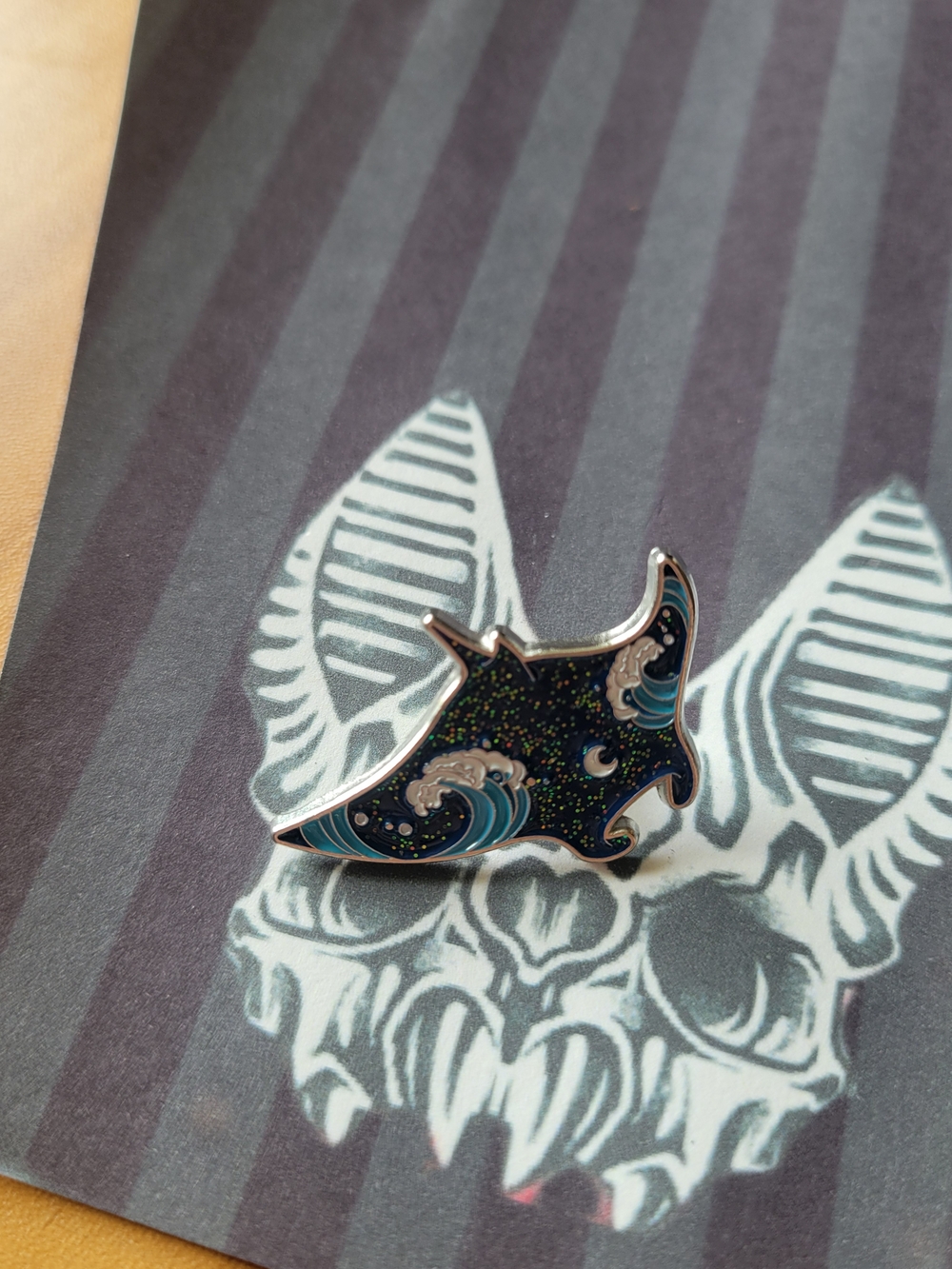 💀NEW💀 Ray Enamel Pin in Black and Teal